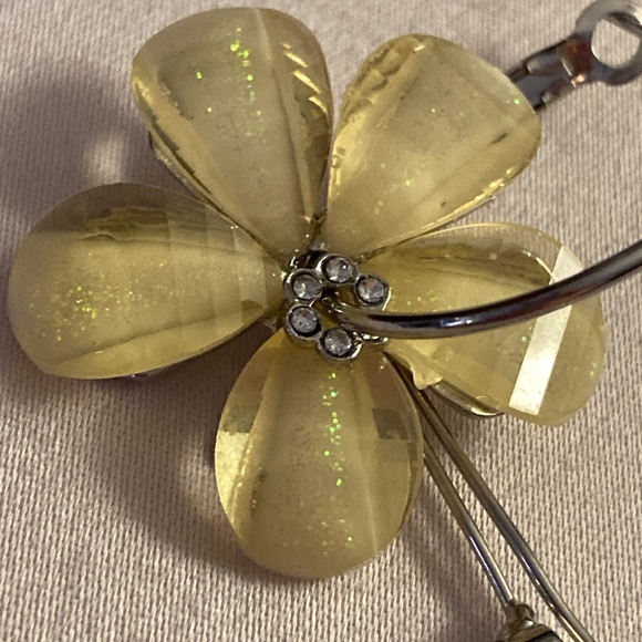 NWOT - Light Yellow Flower Silvertone Hoop Pierced Earrings & White Crystals - Picture 4 of 11